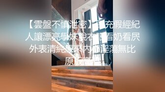 群P极品尤物娇妻，从洗手间干到床上，前后塞满大肉棒体验极致快乐！穿着黑丝连衣被单男按在镜子前狠狠艹