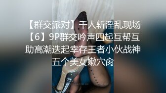 穿裙子小黄衣的清纯美女，看着实在有兴趣，就跟其后进去看她尿尿 小毛毛挺性感，森林的洞口也不错！ (2)