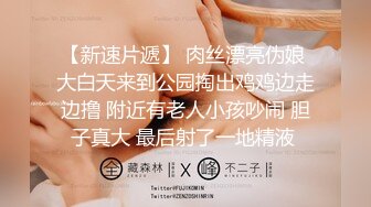 星空传媒 XKVP-131 圣诞老色批假借送礼爽操小寡妇 梁佳芯