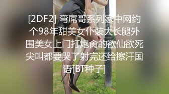 玩弄同学母亲 ，用手帮她操高潮了， 黑逼毛多都是水， 白浆哗哗流出