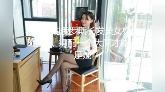 丰过唇的俄罗斯长发美女奶大B也大，得配一个大屌才能满足她