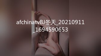 单亲妈妈不易,和情人啪完睡着了,女儿在壹旁勾引老妈情人过来艹自己,无套艹到流白浆**