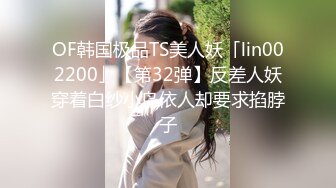 老哥双飞姐妹花【萝莉和御姐】情趣装69互舔，诱人肥逼大力猛操出白浆，很是诱惑喜欢不要错过