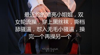   帅小伙约操长发飘飘清纯兼职美女，笑起来甜美乖巧，脱掉衣服白嫩美乳，翘起美臀69舔屌