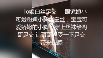 【D罩杯粉嫩美乳新人小妞】女仆装露大奶子，乳晕也是粉的，顶级肥臀无毛美穴，近距离掰穴特写，厕所尿尿更是诱惑