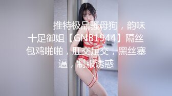  约会白衣黑裙御姐 这柔柔苗条风情看的心动啊 抱着坐在腿上不停亲吻挑逗 滋味真是爽