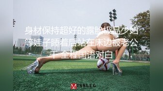 女厕全景偷拍 身材丰满皮肤白皙的背包美少妇