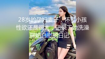  短发气质月空下的小野猫·  利丝袜美腿紫薇，美足诱惑，丝袜挑逗，两瓣木耳你喜欢吗！