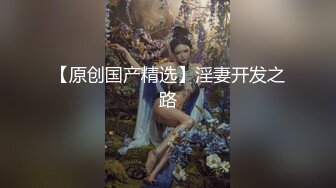   极品瑜伽教练，牛仔裤女神，粉丝强烈要求验证，上演一字马，这个姿势干逼礼物不断