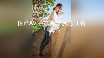 变态房东趴窗偷窥美女房客换衣服