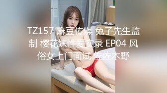 小骚逼一边被操一边舔乳头