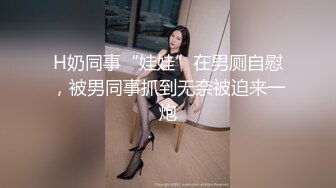 无毛逼极品小姐妹高颜值被两个黑鬼大鸡巴玩弄，全程露脸各种体位爆草蹂躏，揉奶玩逼骚穴和菊花一起插真刺激