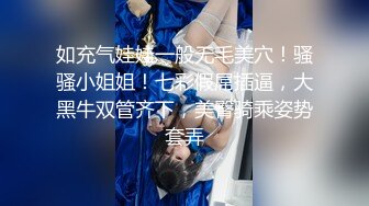 30岁女同学的诱惑 怕弄湿被子到卫生间自慰放尿