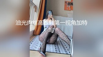 【出轨的背叛】实在无法抗拒，人妻陷入爱约炮的旋涡，一边做爱一边与老公通话的尴尬境地