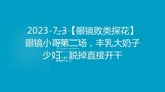 【新片速遞】童颜大奶子骚女友，颜值很高可爱乖巧床上伺候小哥激情啪啪给狼友看，主动口交大鸡巴送奶子给小哥吃激情上位