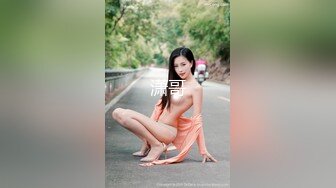 办公楼超近距离贴B拍 制服高跟少妇的小黑鲍