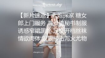 -偷拍很会玩的情侣把漂亮女友穿上战衣绑在床上玩