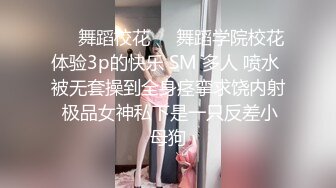 潜入女生宿舍爬墙偷窥漂亮女生洗澡洗