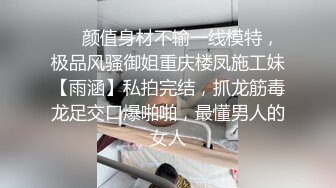 漂亮少妇3P 被两个肌肉猛男吃鸡 啪啪 力量和美的结合 画面很唯美