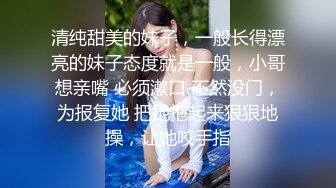 【新片速遞】  眼镜美女老湿 来到教学楼楼道露出紫薇 外面孩子们吵闹声不停 这里淫水声哗哗