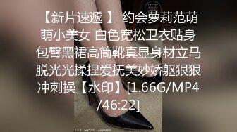 再次露脸，帝都13W粉丝极品御姐【Avove】天生尤物是男人都把持不住，粉胸馒头嫩穴，对白淫荡刺激，光听她发骚就让你射