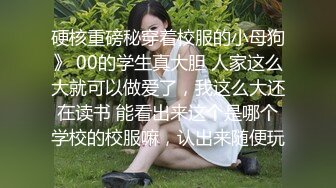  夫妻交换 老公操逼 老婆撅着屁屁舔他们的结合部位 同时被插骚逼 好淫荡好刺激