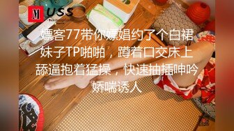 【酒店偷拍小情侣】极品小女友后续，玩的不尽兴还想要，要把裤子还反抗，拿来振动棒插穴，双腿肩上扛