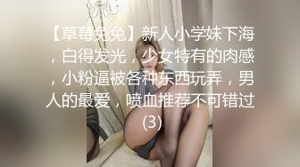 颜值不错的极品少妇，全程露脸大秀直播，身材不错揉奶玩逼露脸呻吟让狼友看骚表情，粉嫩骚穴先出白浆后喷水