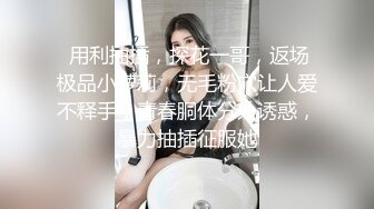 苗条妹子沙发舌吻调情，坐在身上张开双腿摸逼，上位骑乘侧入猛操呻吟娇喘