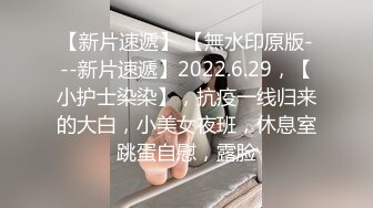 电子厂保安女工宿舍爬窗偷窥几个刚下班的小姐姐洗澡