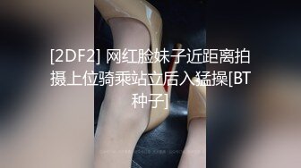 超嫩美臀 你们要的牛仔长筒靴来了，紧身牛仔裤完美凸显小骚货的小翘臀，半脱牛仔裤忍不住后入她的小翘臀