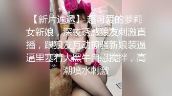 大神潜入大学女生宿舍 门缝偷拍好身材的美女脱光光擦澡