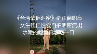  黑客破解家庭摄像头偷拍 夫妻寻刺激在厨房地板做爱被房间出来准备上厕所的女儿撞到当场社死尴尬的缩回房间