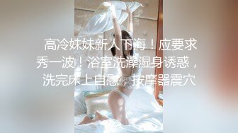  骚女酒店开房两男一女3P淫乱大战，跪地两根JB轮流着交，埋头交前后一起操，大屁股上位骑乘极度淫骚