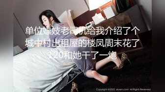 偷拍美女裙底风光 极品靓女和大哥逛街翘臀夹着骚窄内越走越紧小吃街抄底包臀裙小姐姐粉内弯腰侧面露毛了