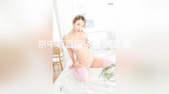 大型商场跟踪抄底没穿内裤的短裙美女 男的还时不时的把手伸进去摸一下