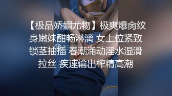   人间小仙女露脸户外车震深喉吃鸡鸡，带上套狠狠传教白虎穴，最后跳蛋自慰