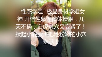 变态偷拍牛人闯入女厕手持拍摄美女们尿尿,还猛闻女神换下来的卫生护垫,说真香,最后用来撸一发