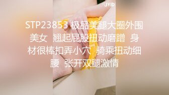  颜值不错的社会大射，满身纹身调教小鲜肉激情啪啪，交大鸡巴让小哥舔脚