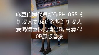   一群男女吃喝后 直接开始群p 场面十分淫荡混乱