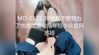 【新片速遞】   有这样的小女友黑丝开档，男友陪着自慰道具刺激阴蒂，忍不住自己上手玩耍骚穴