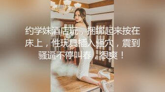 中年妇女的诱惑，全程露脸开档黑丝高跟情趣，听狼友指挥展示揉奶玩逼，逼毛性感淫水多多，道具玩弄阴蒂真骚[