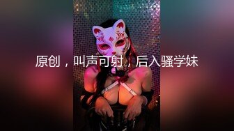 淫蕩小騷貨與兩洋大屌公寓現場直播群P啪啪大秀 跪舔雞巴騎乘位前後雙插幹得尖叫聲不斷 場面淫蕩刺激