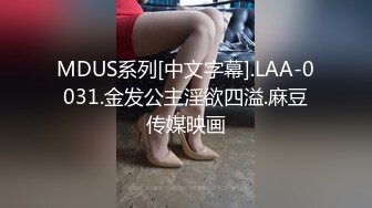 牛人超近距离拍少妇尿尿 几乎碰到阴唇