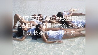  清纯中带一点骚，全程露脸无毛白虎逼，让大哥亲着小嘴，吃鸡巴又舔蛋胀满小嘴