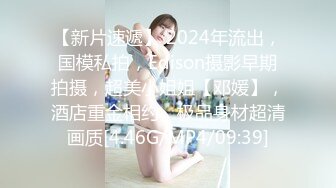 【家庭摄像头破解】骨感美女待客厅看电视，竟然给看哭啦，眼泪哗哗地流，还和狗狗亲嘴! (2)