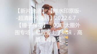 多处纹身大奶妹，手伸进牛仔短裤摸逼，69姿势舔逼抬腿猛操，操的妹子大叫后入大屁股撞击