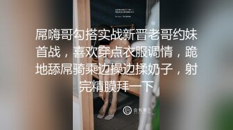   颜值不错的小少妇伺候两大哥激情啪啪，嘴里含着冰块把两鸡巴一起塞嘴里舔