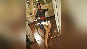 商场女厕近距离全景偷拍，黑裤美女肉唇嫩逼细逼缝