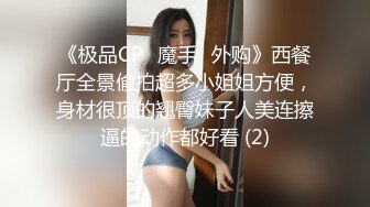 帅小伙约操娇小身材骚美女，迫不及待解开内衣